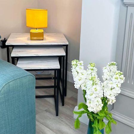 Apartamento Royal Haven Hillsborough Exterior foto