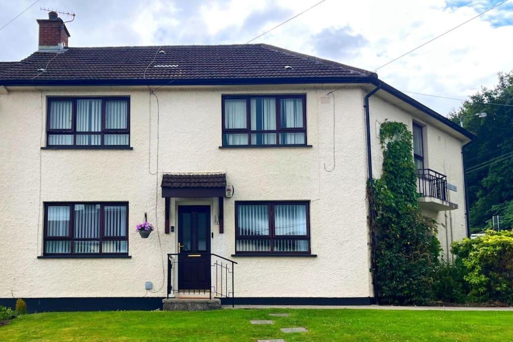 Apartamento Royal Haven Hillsborough Exterior foto
