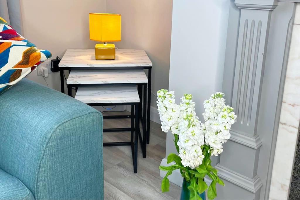 Apartamento Royal Haven Hillsborough Exterior foto