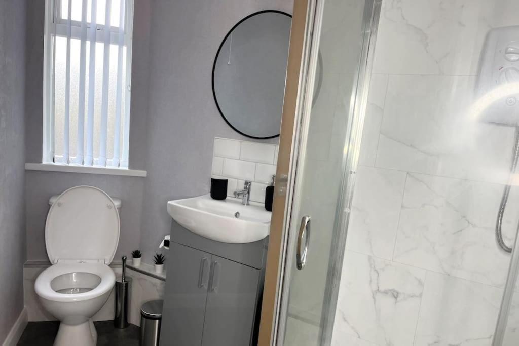 Apartamento Royal Haven Hillsborough Exterior foto